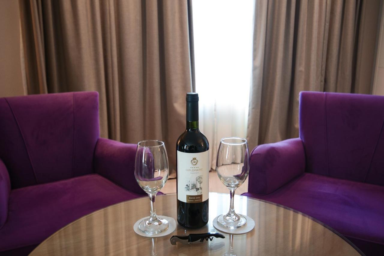 Diplomatichotel 멘도사 외부 사진 A bottle of wine